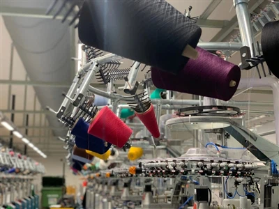 আপনি একটি বুনন মেশিনে মোজা তৈরি করতে পারেন?